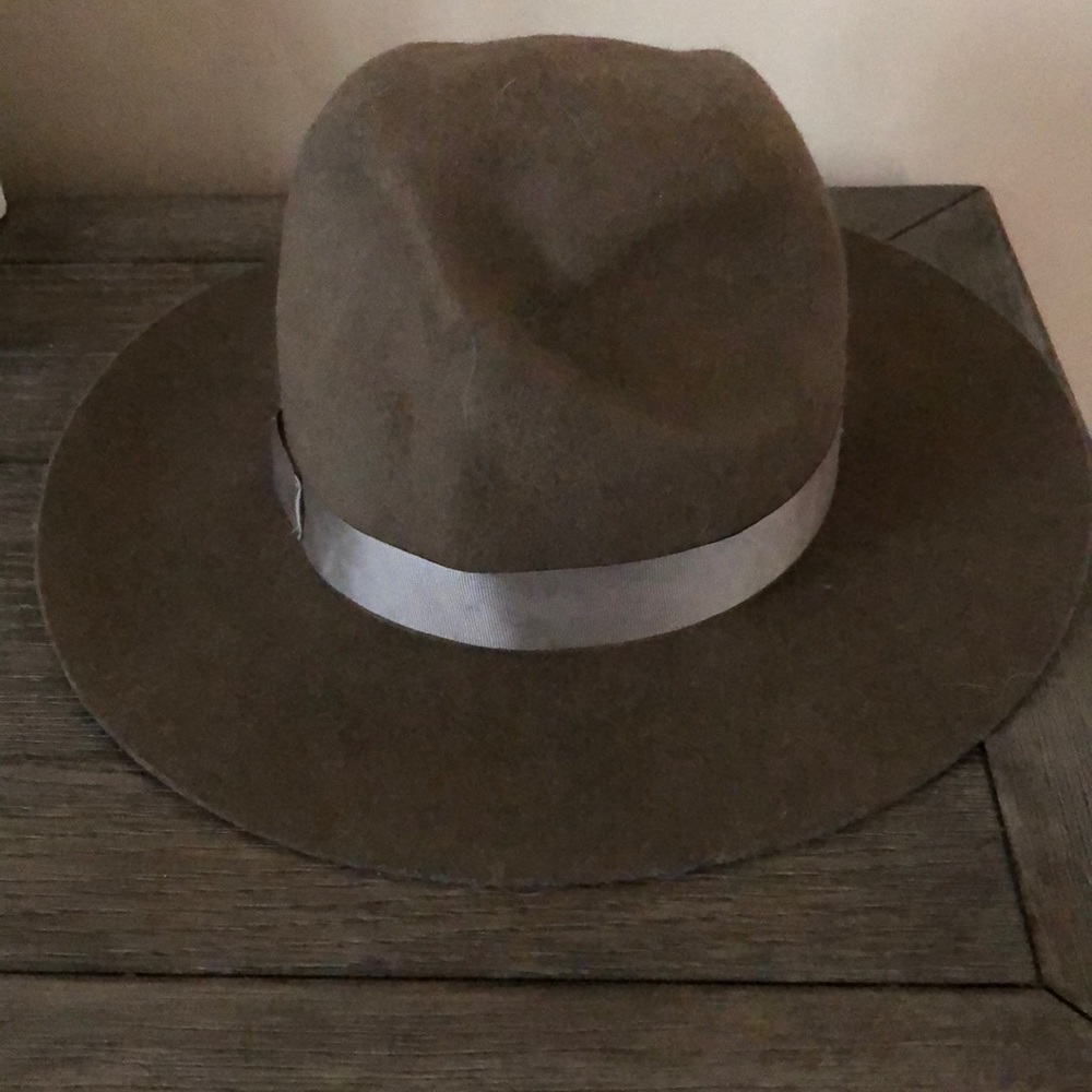 Lack of color hat - Picture 2 of 7